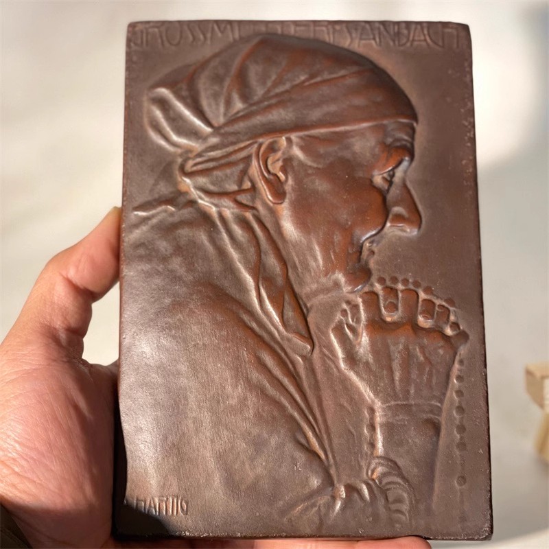 Collectible Vintage Photos - Sculpture en Relief de Figure européenne